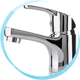 古くて使い勝手の悪い蛇口を新しいものに交換します。現在付いているものから交換できるものを提示しますので、料金やデザインでお選びください。